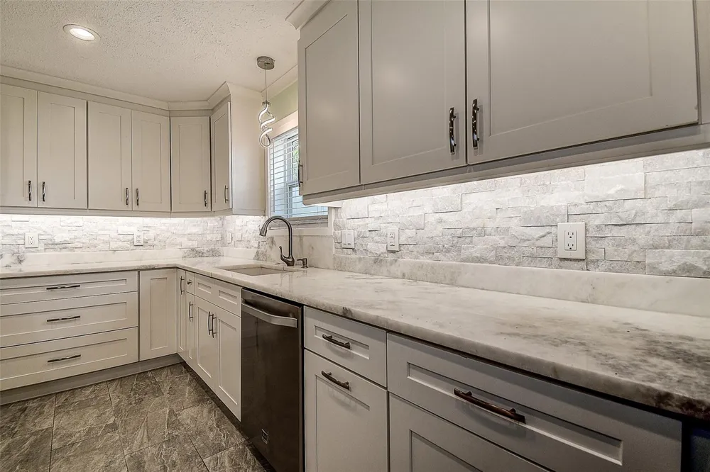 510 WIDEVIEW AVENUE Tarpon Springs, FL 34689