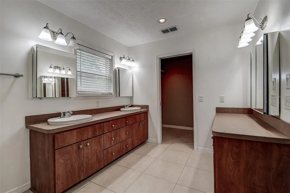 510 WIDEVIEW AVENUE Tarpon Springs, FL 34689