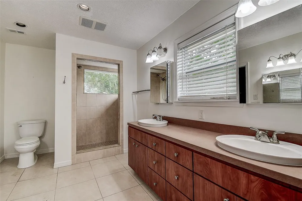 510 WIDEVIEW AVENUE Tarpon Springs, FL 34689