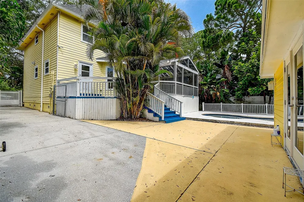 510 WIDEVIEW AVENUE Tarpon Springs, FL 34689