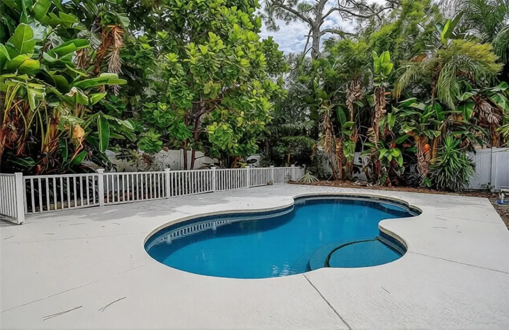 510 WIDEVIEW AVENUE Tarpon Springs, FL 34689