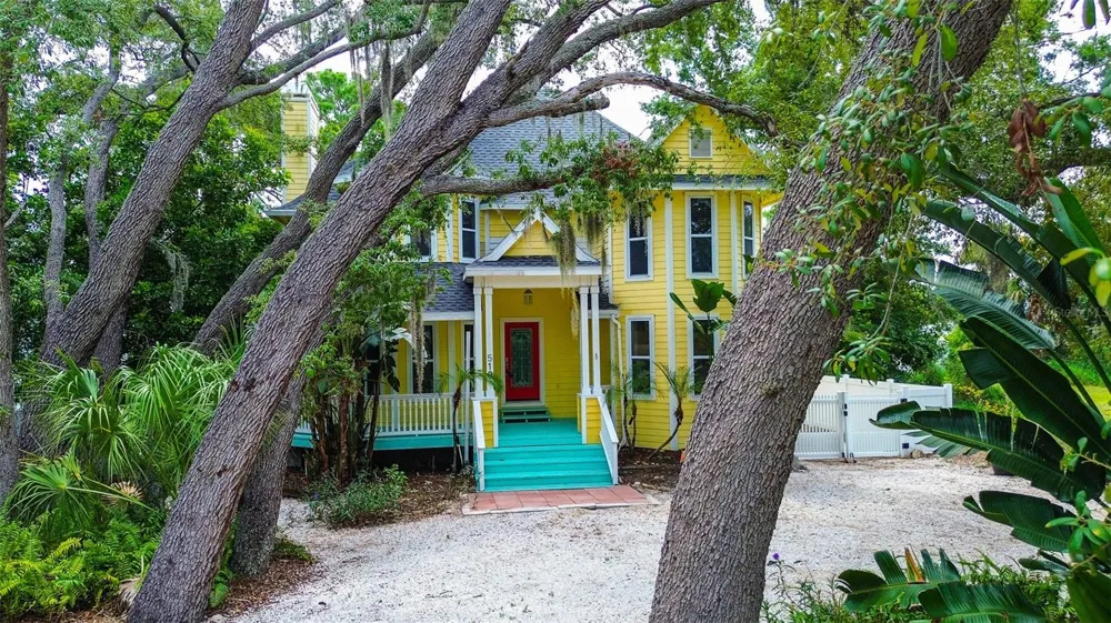 510 WIDEVIEW AVENUE Tarpon Springs, FL 34689