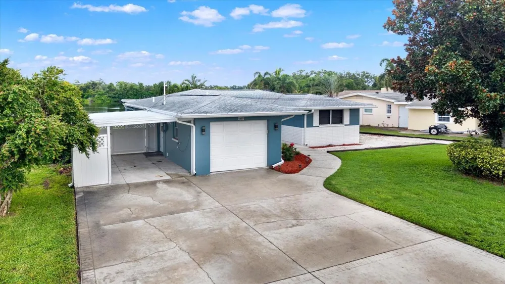 5995 BLOSSOM LAKE DRIVE Seminole, FL 33772