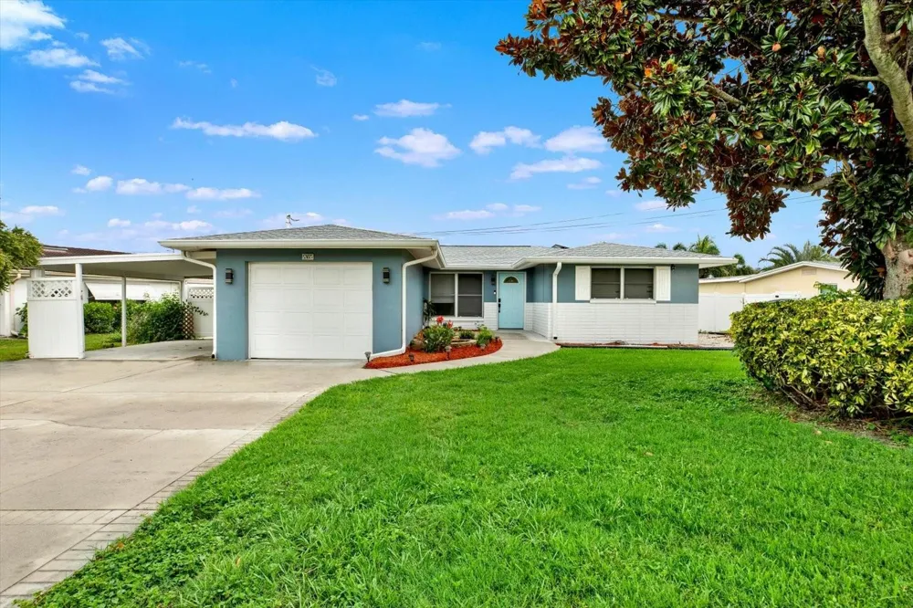 5995 BLOSSOM LAKE DRIVE Seminole, FL 33772