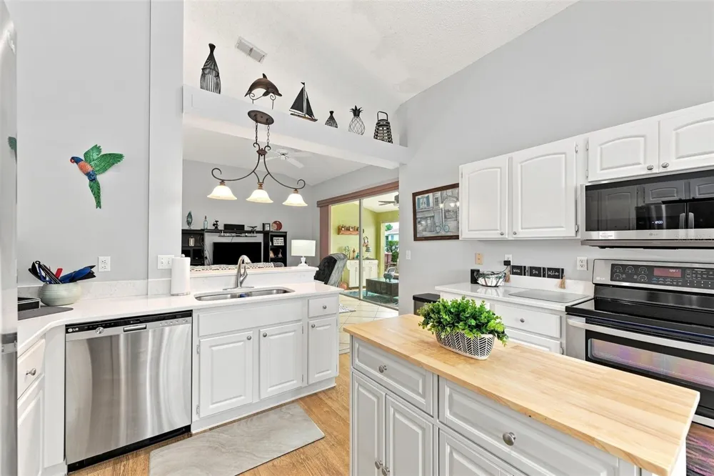 2242 W DEL WEBB BOULEVARD Sun City Center, FL 33573