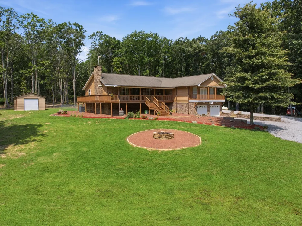 274 Greenwood Lane Pikeville, TN 37367