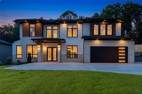 816 Riverside Road