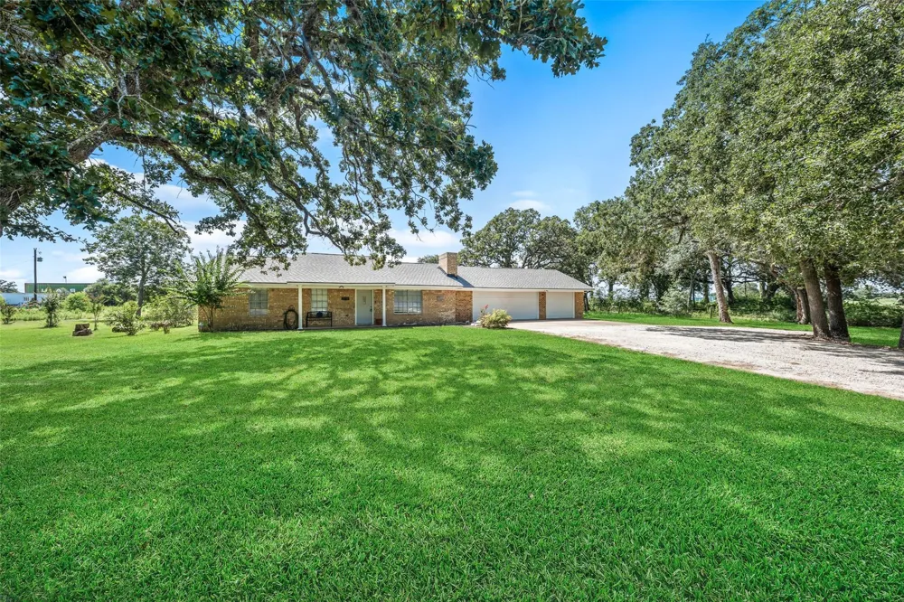 25739 Old Howth Road Hempstead, TX 77445