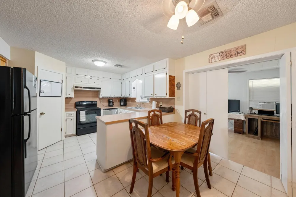 25739 Old Howth Road Hempstead, TX 77445