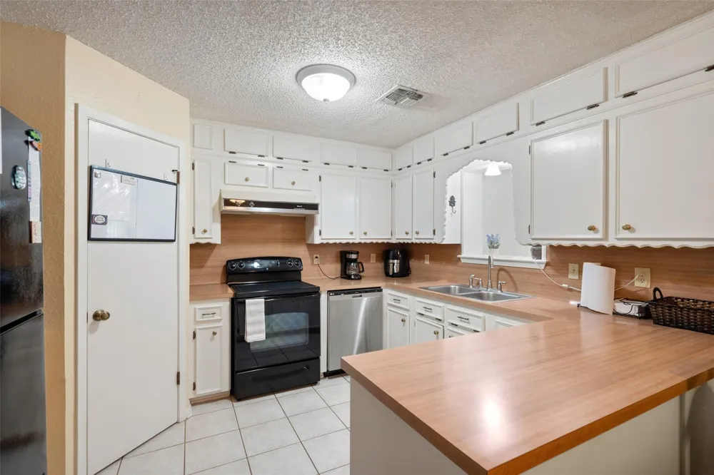 25739 Old Howth Road Hempstead, TX 77445