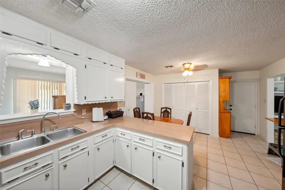 25739 Old Howth Road Hempstead, TX 77445