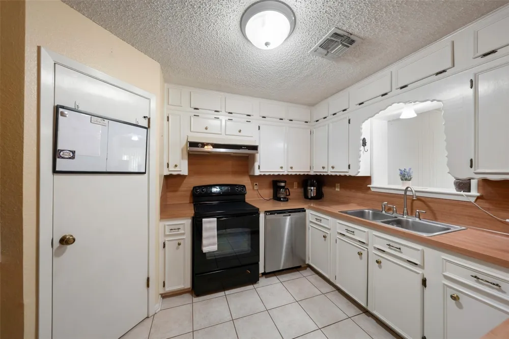 25739 Old Howth Road Hempstead, TX 77445