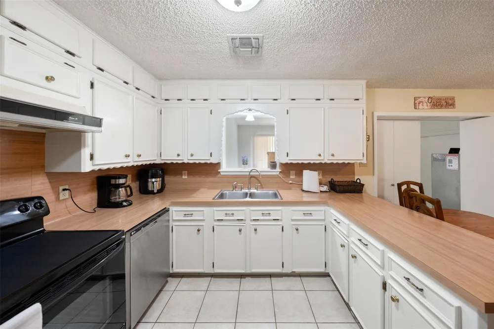 25739 Old Howth Road Hempstead, TX 77445