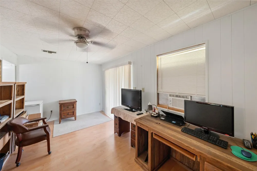 25739 Old Howth Road Hempstead, TX 77445