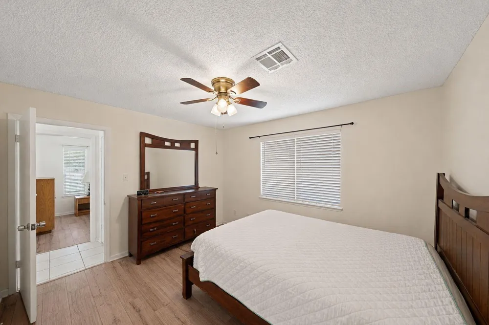 25739 Old Howth Road Hempstead, TX 77445