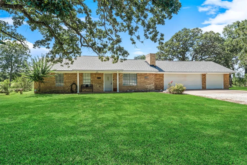 25739 Old Howth Road Hempstead, TX 77445