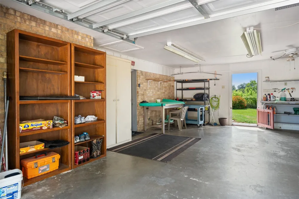 25739 Old Howth Road Hempstead, TX 77445