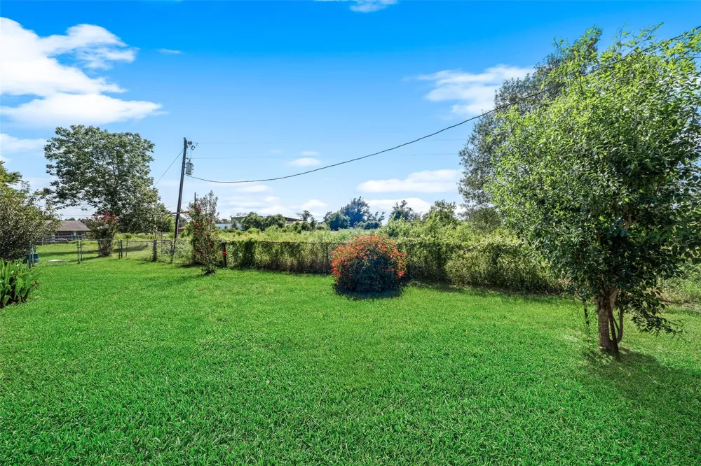 25739 Old Howth Road Hempstead, TX 77445