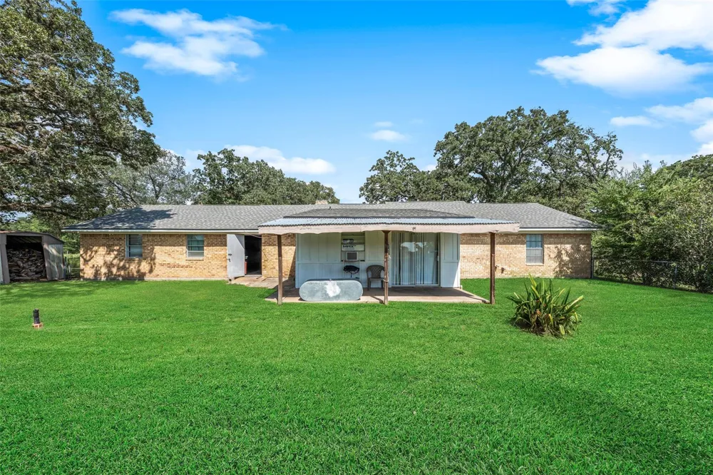 25739 Old Howth Road Hempstead, TX 77445