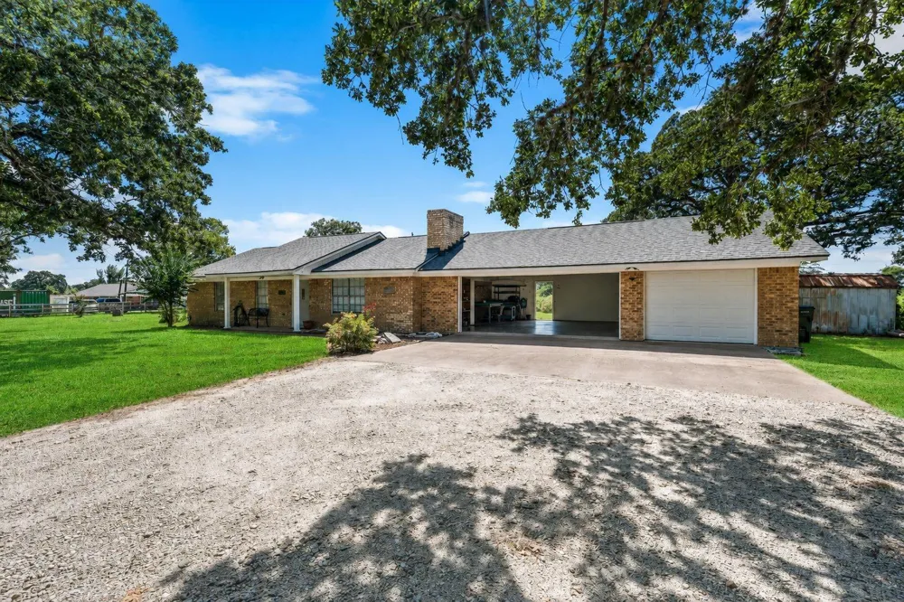 25739 Old Howth Road Hempstead, TX 77445
