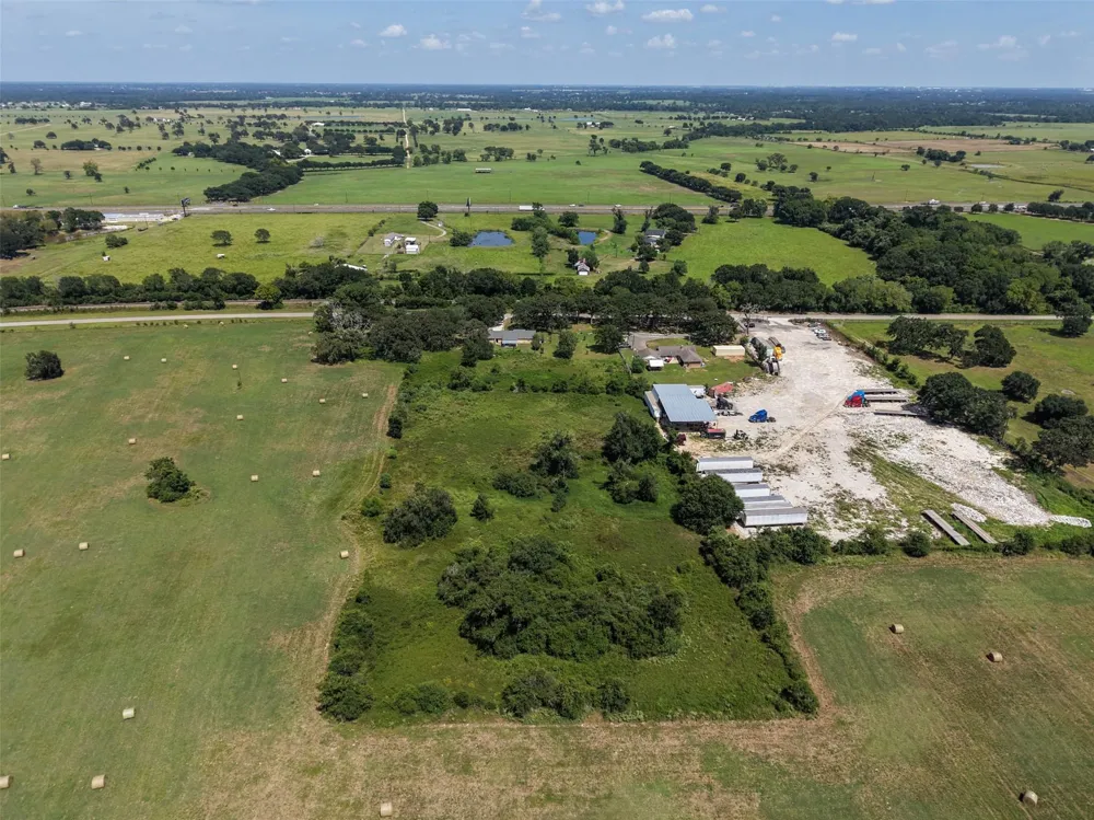 25739 Old Howth Road Hempstead, TX 77445