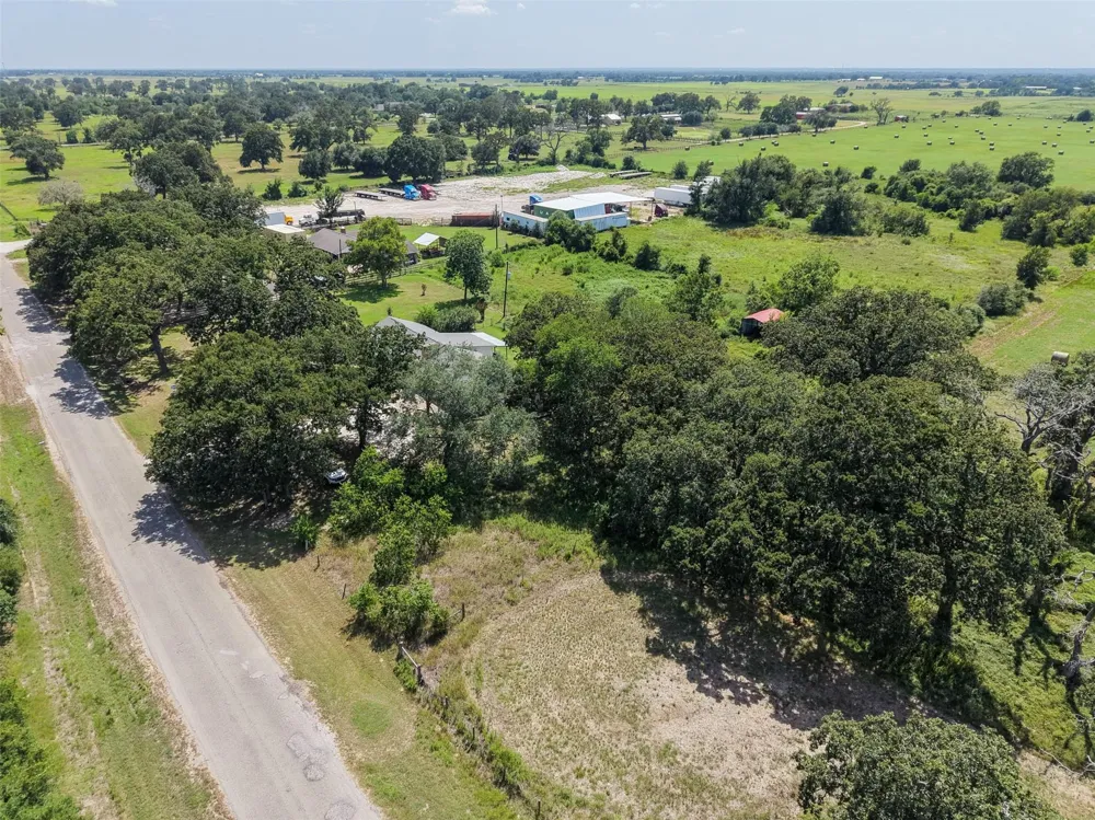 25739 Old Howth Road Hempstead, TX 77445