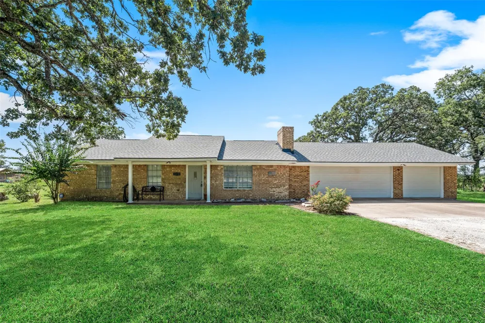 25739 Old Howth Road Hempstead, TX 77445
