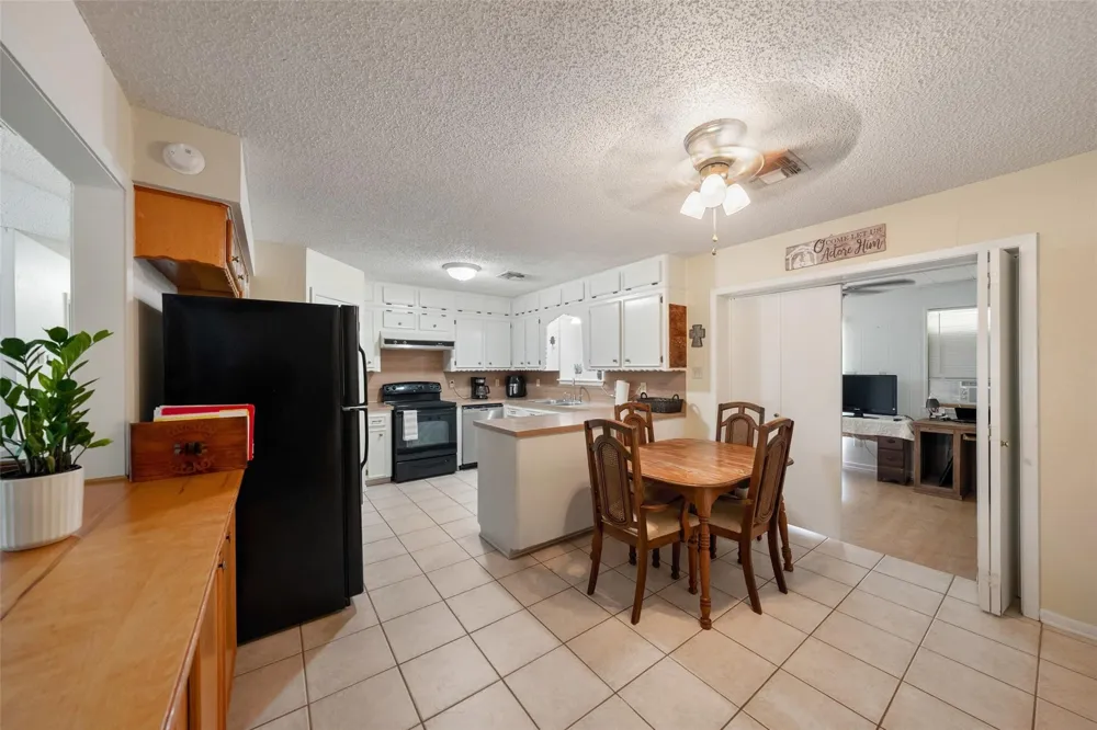 25739 Old Howth Road Hempstead, TX 77445