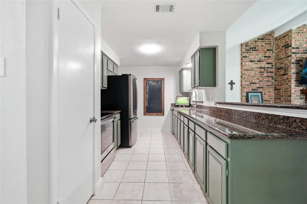 4850 Kentington Drive Alvin, TX 77511