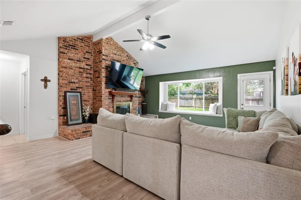 4850 Kentington Drive Alvin, TX 77511