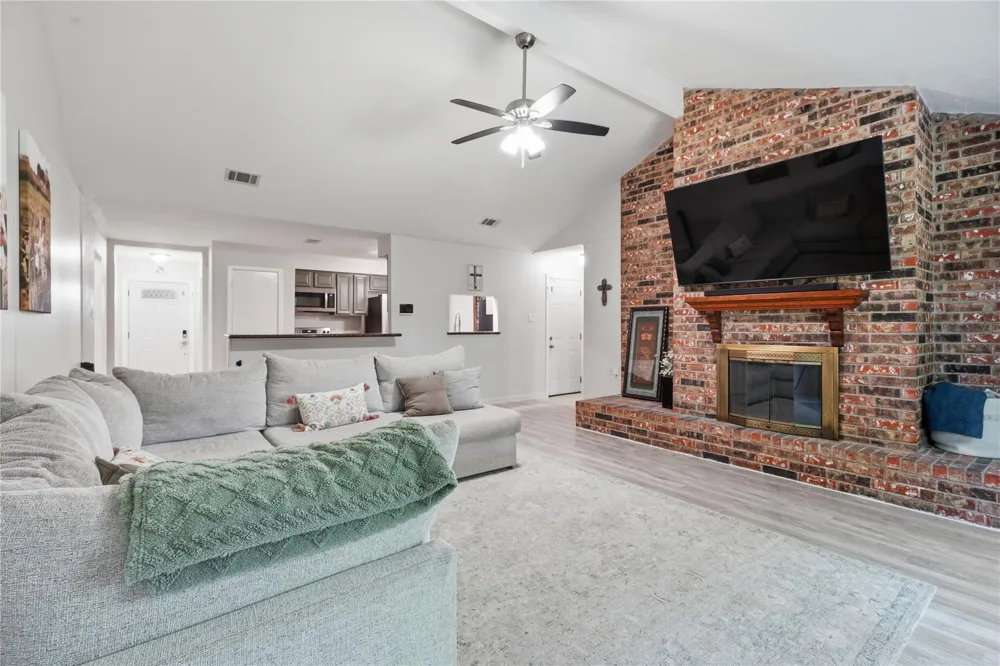 4850 Kentington Drive Alvin, TX 77511