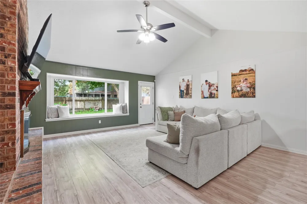 4850 Kentington Drive Alvin, TX 77511