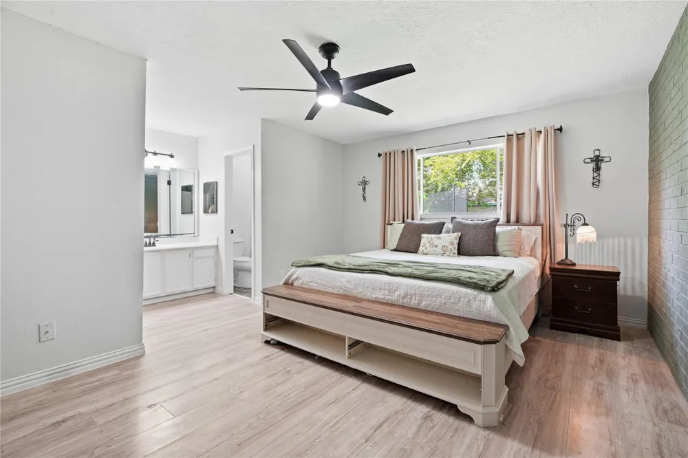 4850 Kentington Drive Alvin, TX 77511
