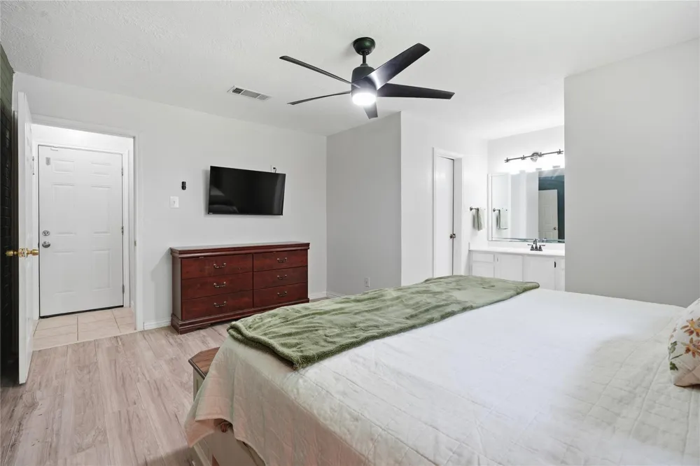 4850 Kentington Drive Alvin, TX 77511