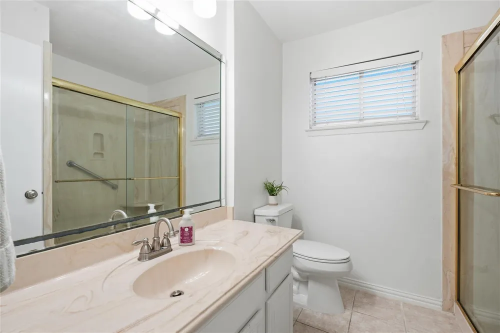 4850 Kentington Drive Alvin, TX 77511