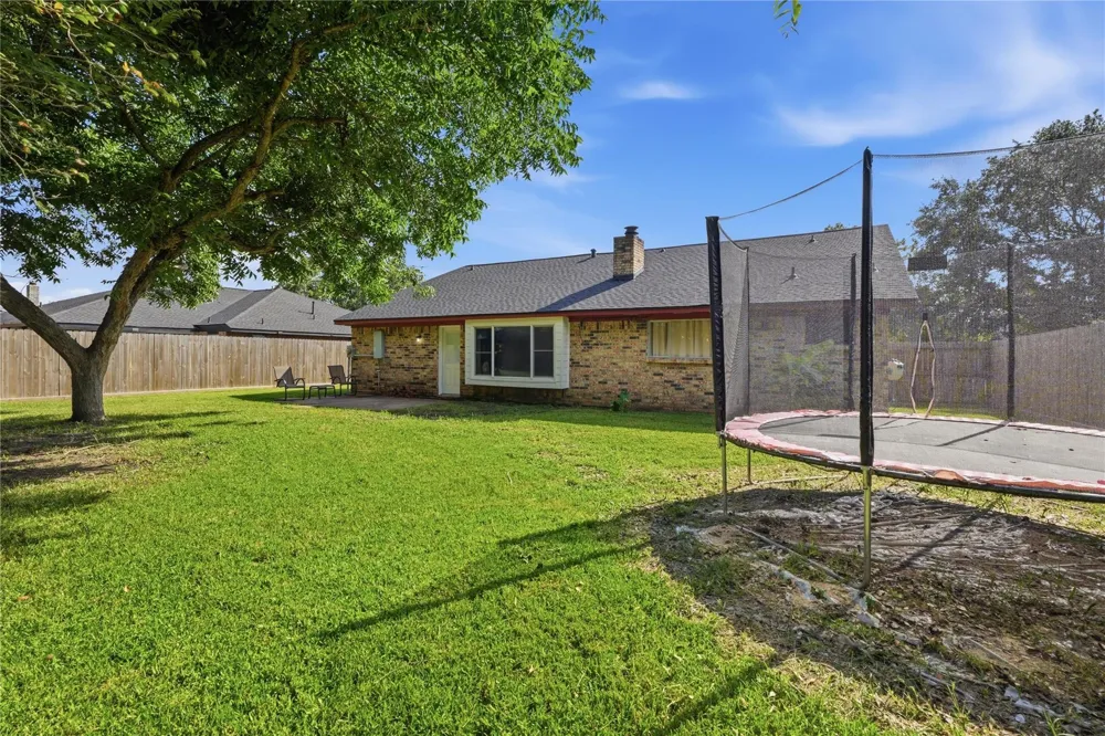 4850 Kentington Drive Alvin, TX 77511