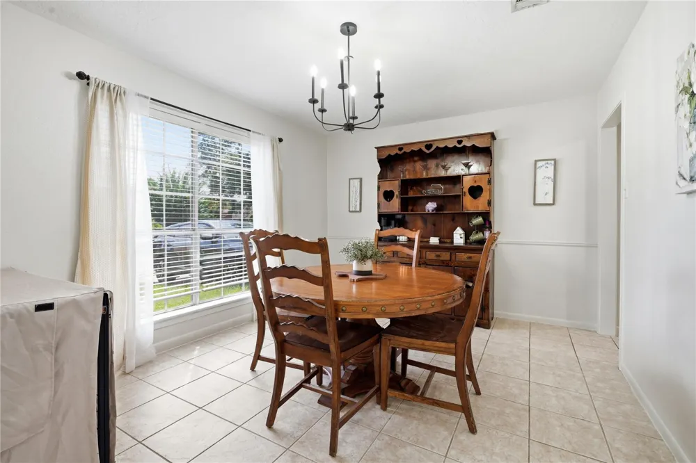 4850 Kentington Drive Alvin, TX 77511