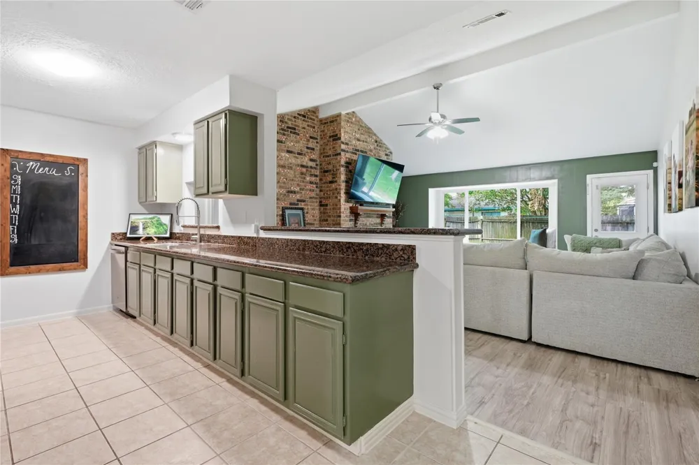 4850 Kentington Drive Alvin, TX 77511