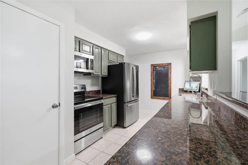 4850 Kentington Drive Alvin, TX 77511