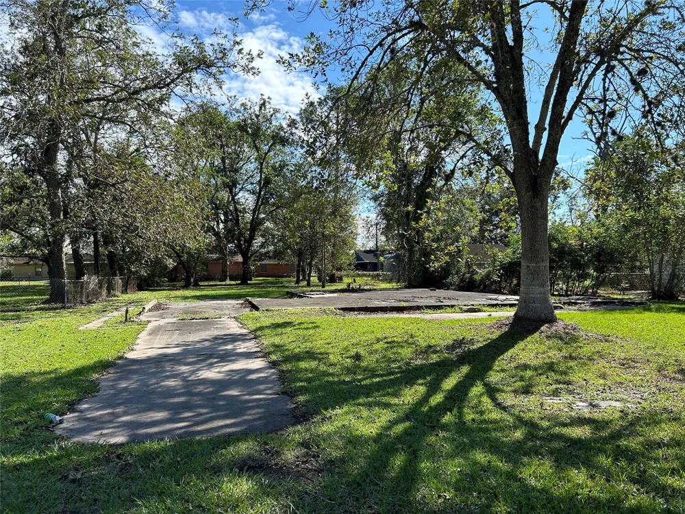 1106 Earley Street Sweeny, TX 77480