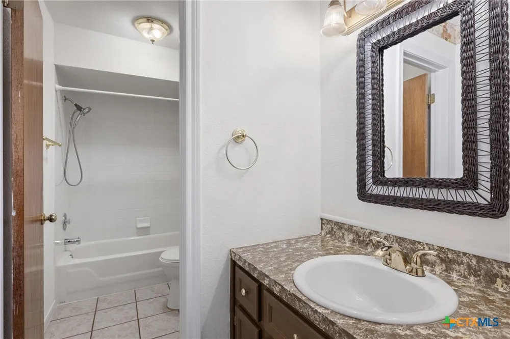 504 Ave N Johnson City, TX 78636