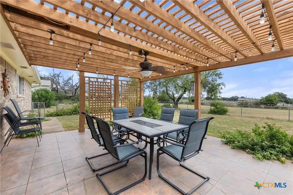 504 Ave N Johnson City, TX 78636