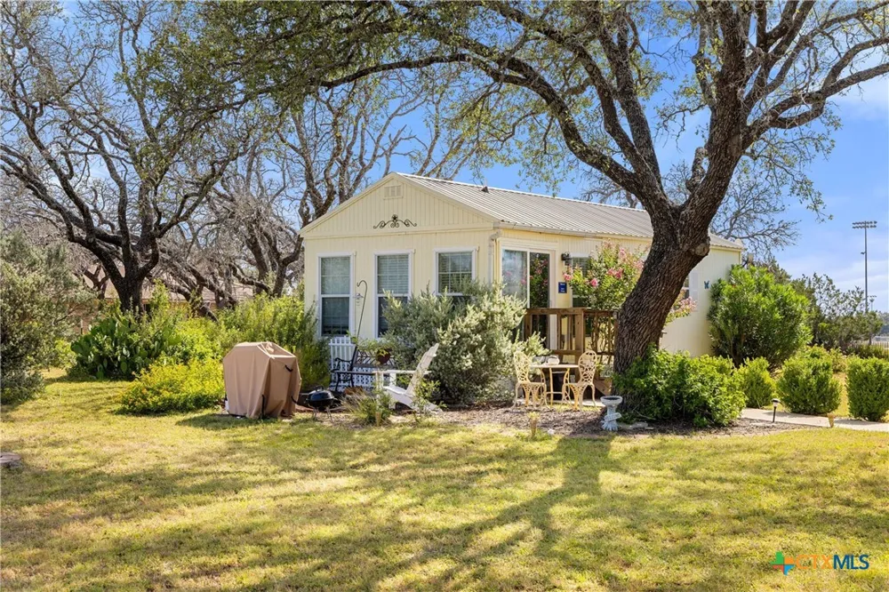 504 Ave N Johnson City, TX 78636
