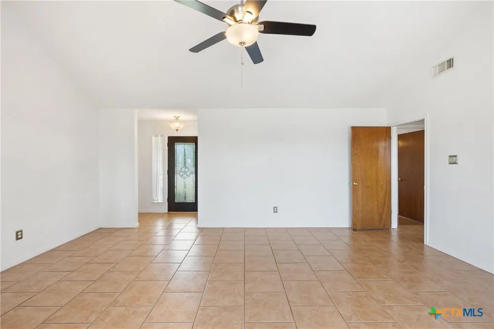 504 Ave N Johnson City, TX 78636