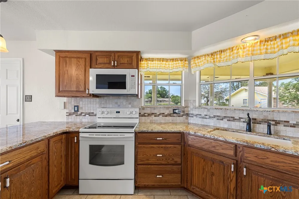 504 Ave N Johnson City, TX 78636
