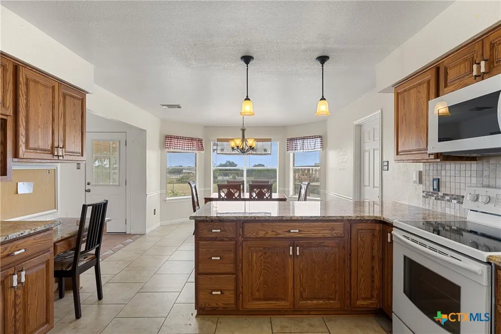 504 Ave N Johnson City, TX 78636
