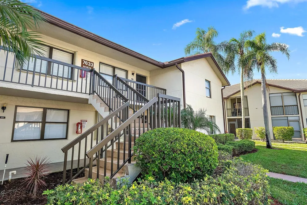 7633 Tahiti Lane #204 Lake Worth, FL 33467