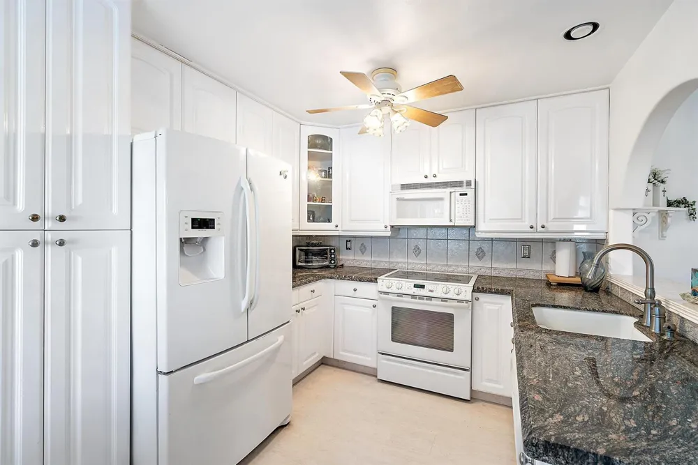 7633 Tahiti Lane #204 Lake Worth, FL 33467