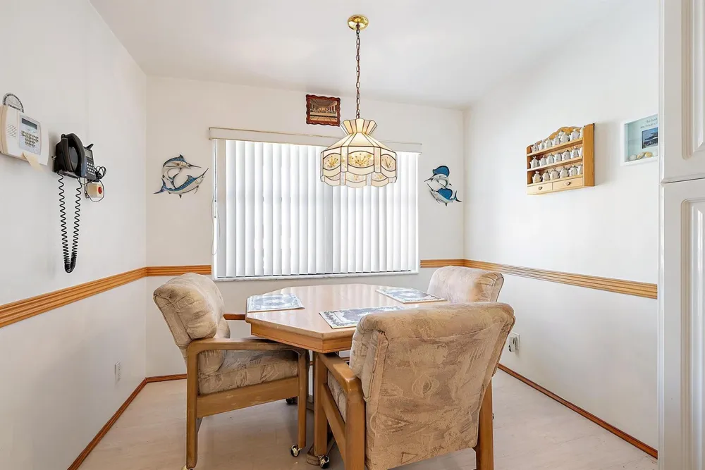 7633 Tahiti Lane #204 Lake Worth, FL 33467