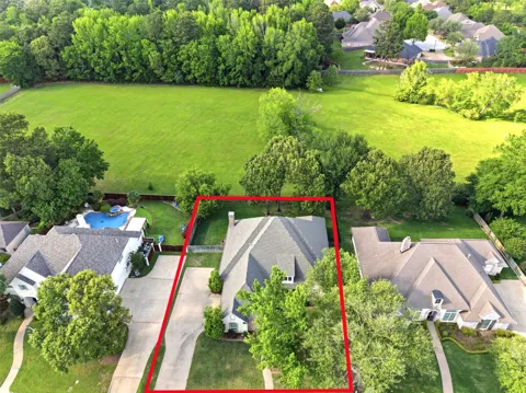 2122 Woodlands Drive